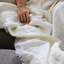 Load image into Gallery viewer, Cultiver Freya Linen Throw White
