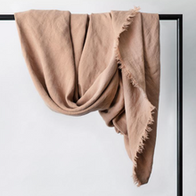 Load image into Gallery viewer, Cultiver Freya Linen Throw Fawn
