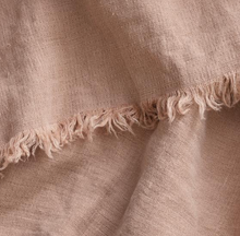 Load image into Gallery viewer, Cultiver Freya Linen Throw Fawn
