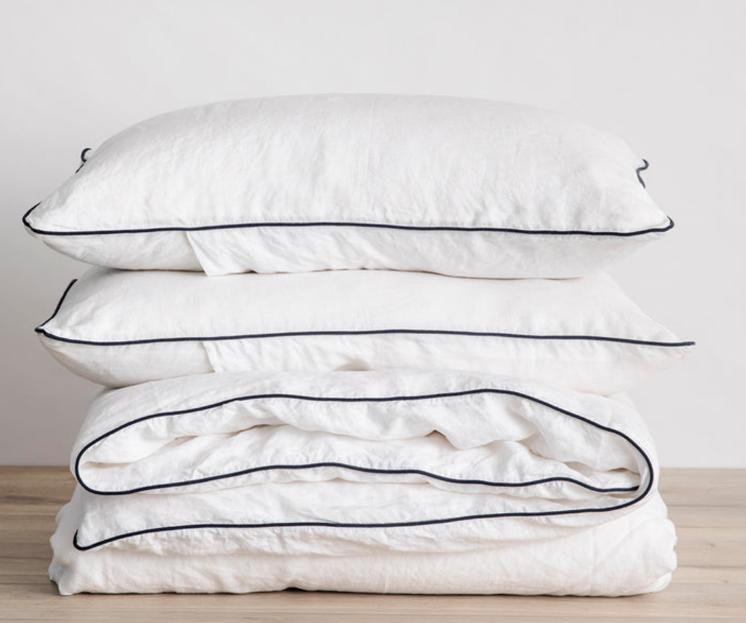 Cultiver Piped Linen Duvet Cover Set - White and Navy
